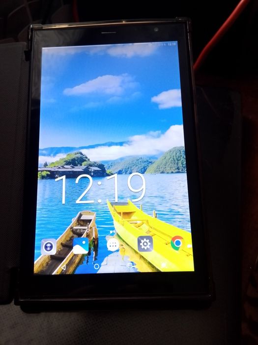 Планшет Новый с чехлом