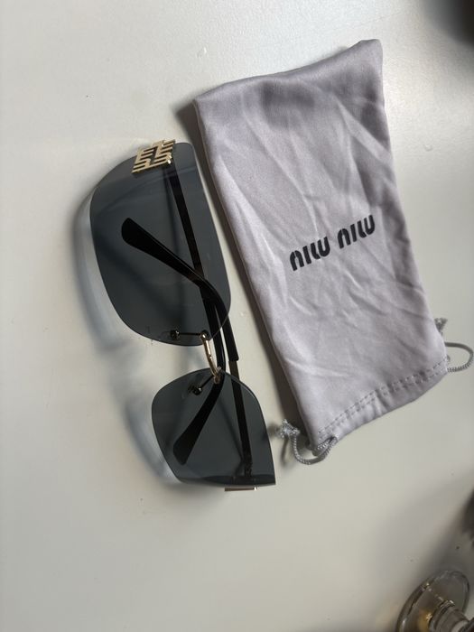 Ochelari de soare miu miu
