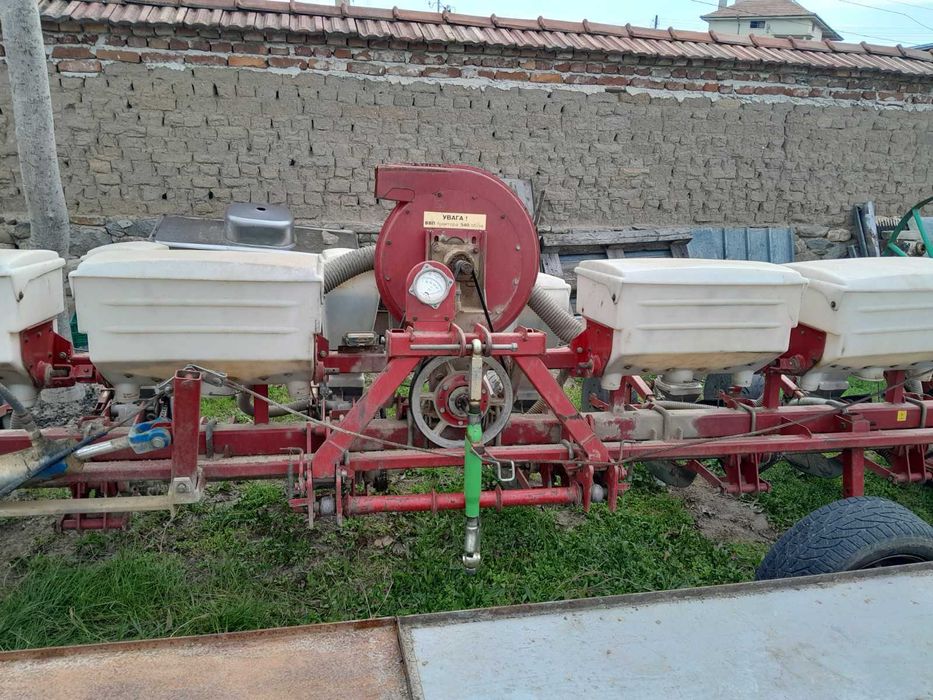 Сеялка за пролетни култури-слънчоглед и царевица