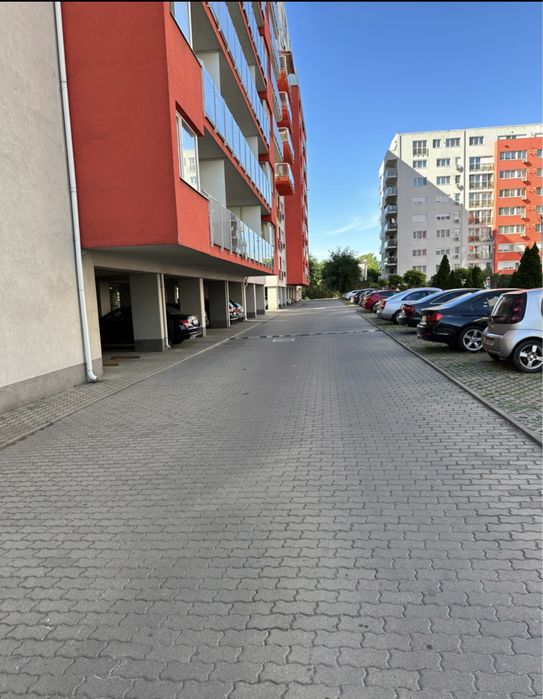 vand  loc de parcare auto