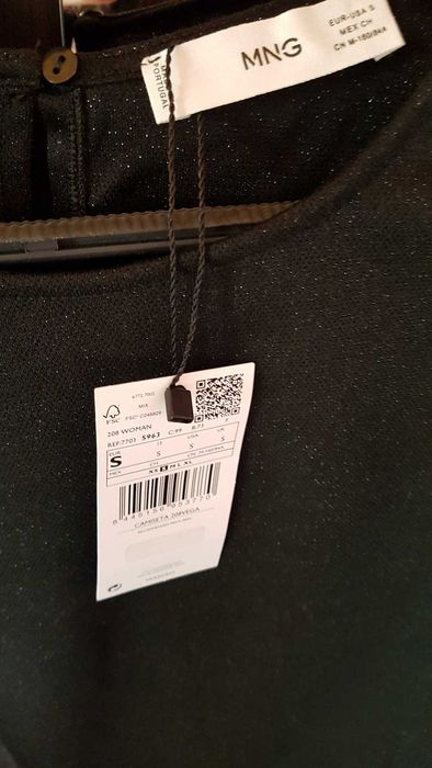 Черна блестяща блузка с къс ръкав Манго