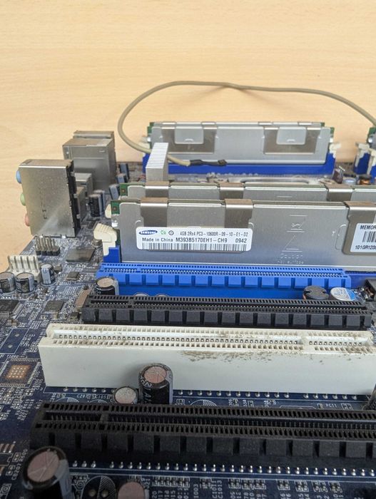SERVER RAM / Дъно от Lenovo ThinkStation C30 - RAM 32GB 1333 8х4GB
