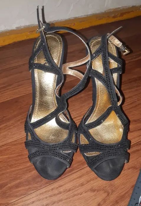 Продам туфли открытые