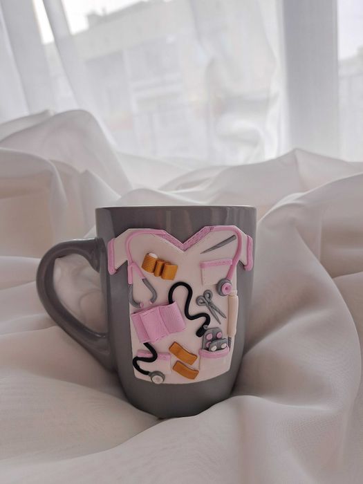 Ръчно декорирана чаша с полимернаглина" За лекър"