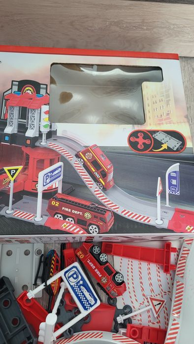 Продам дорогу с машиной и вертолётом