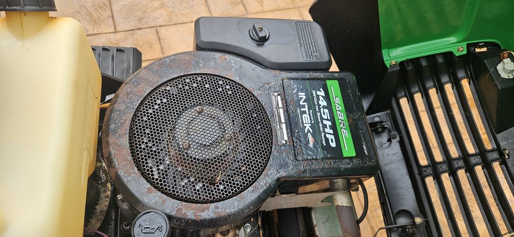 Tractoras de tuns iarba marca SABRE
