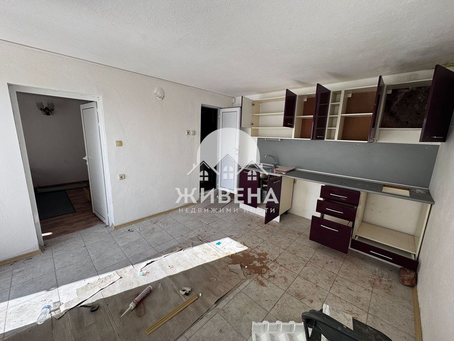 Продава къща за ремонт в гр.Балчик, площ 100 кв.м