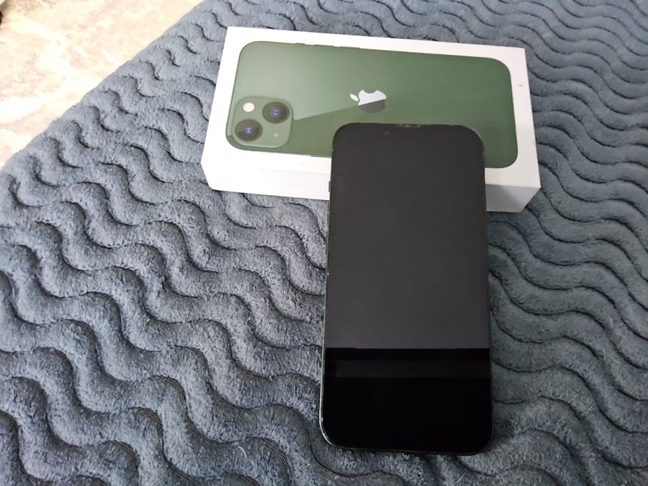 Продам Iphone 13.