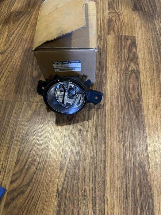 Противотуманная правая фара Nissan оригинал