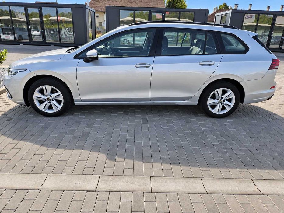Volkswagen Golf VIII Variant Life 2.0 TDI 115 CP – 2022 – Digital Cockpit Pro – Discover Media – LED – Business Premium - TVA Deductibil
