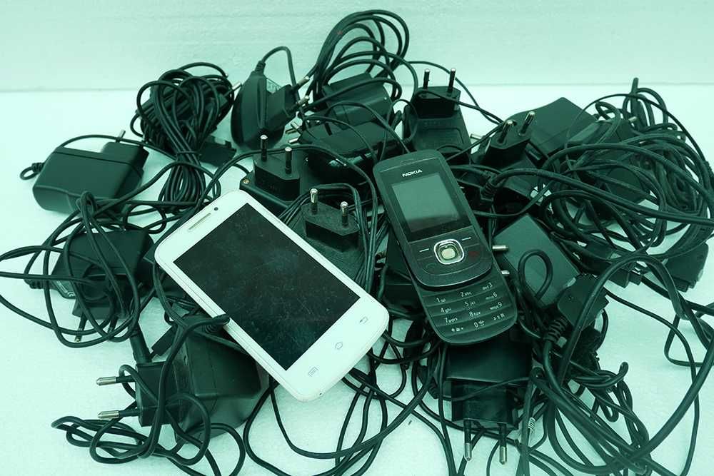 Vand incarcatoare pentru telefoane vechi