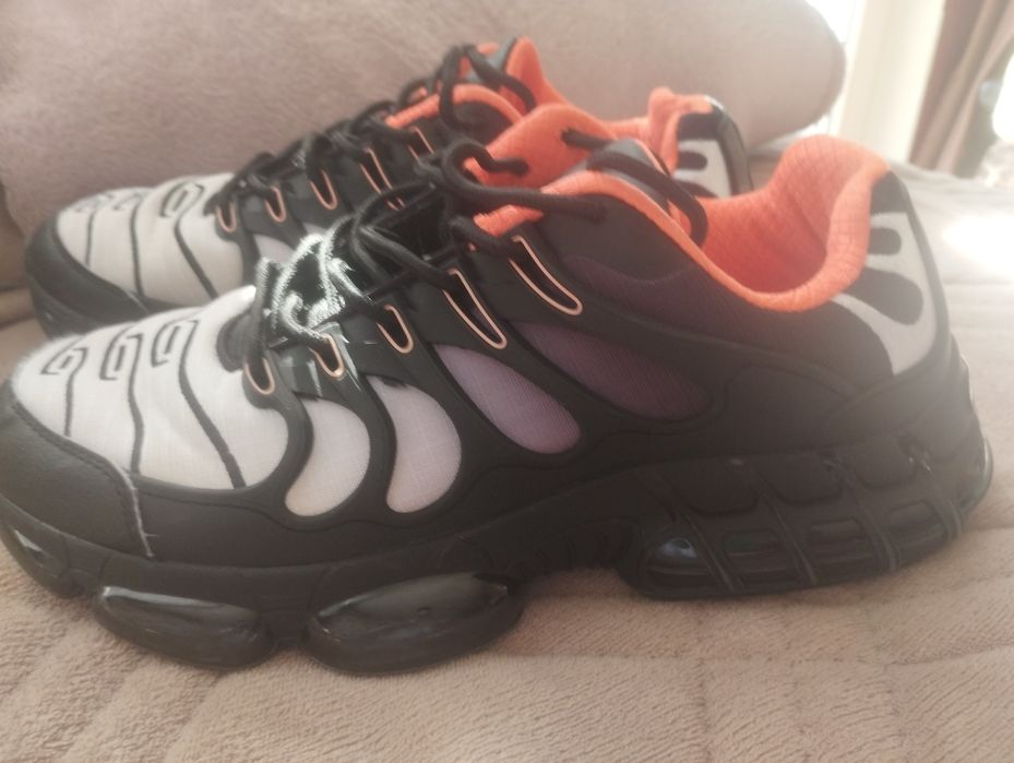 2 чифта Маратонки 42 номер