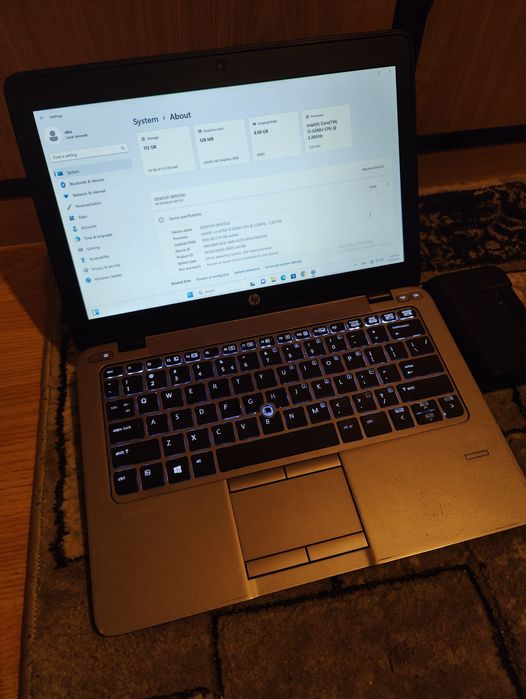 Laptop hp cu dock de incarcare