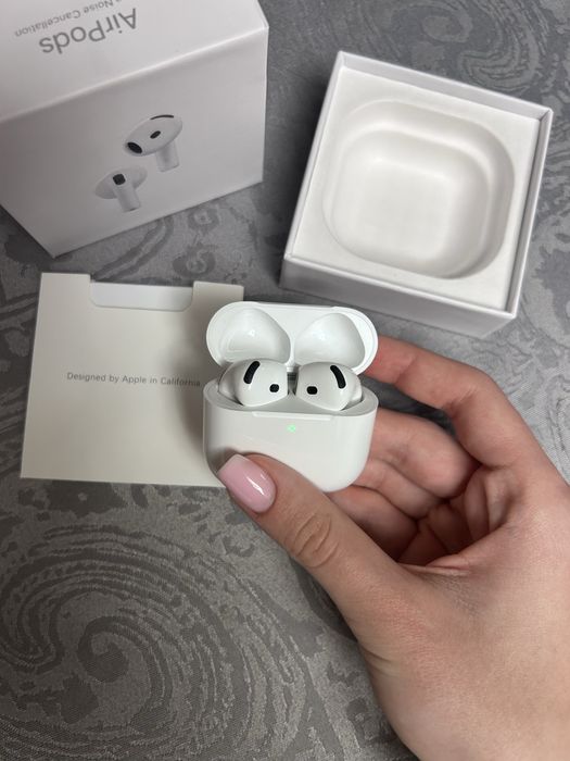 AirPods 4 active noise cancellation