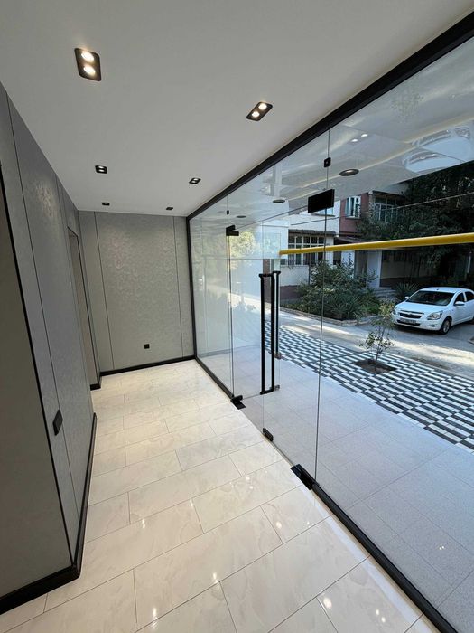 Сдаётся коммерция 87 м² на 1-й линии с евроремонтом — Лабзак, ул. Абая