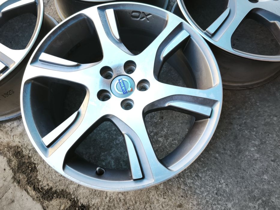 18" оригинални алуминиеви джанти за Volvo.