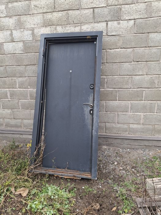 Дверь металлическая 90×200см