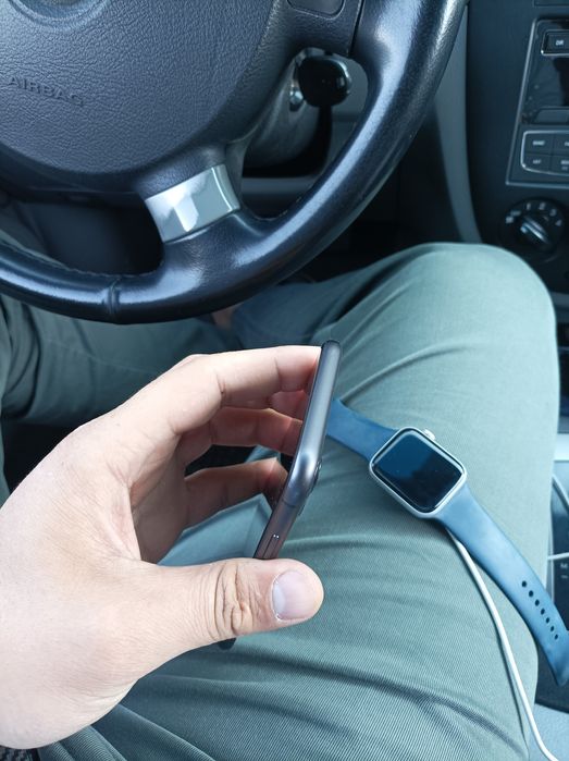 iPhone 11 Black 128 + watch Se 44