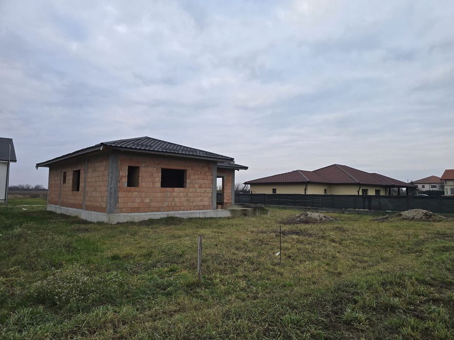 Vand casa 150mp in Martinesti pe o str.linistita cu toate utilitatile