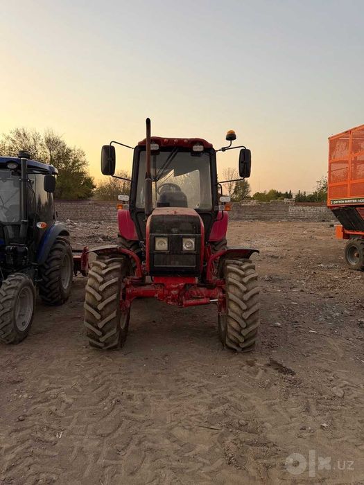 Traktor "Belarus-1025.2" konditsionerli