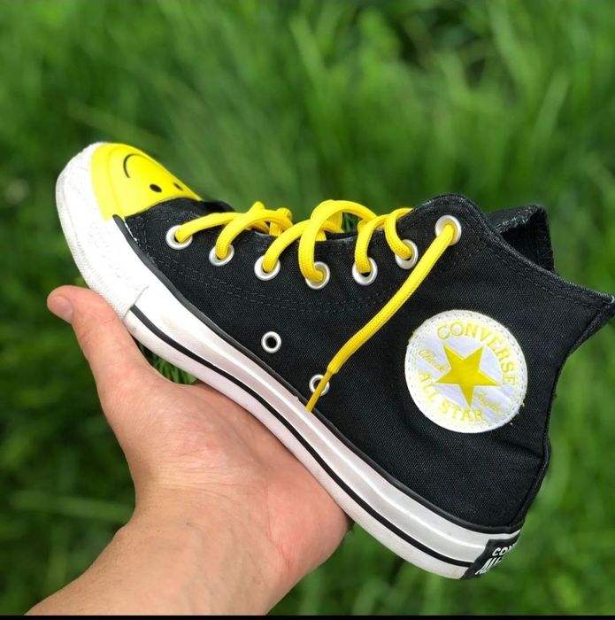 Converse Chuck Taylor Black/Yellow Smile