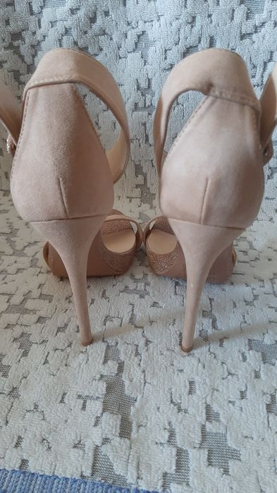 Sandale cu toc marimea 37  int 24 cm.inaltime toc  12 cm