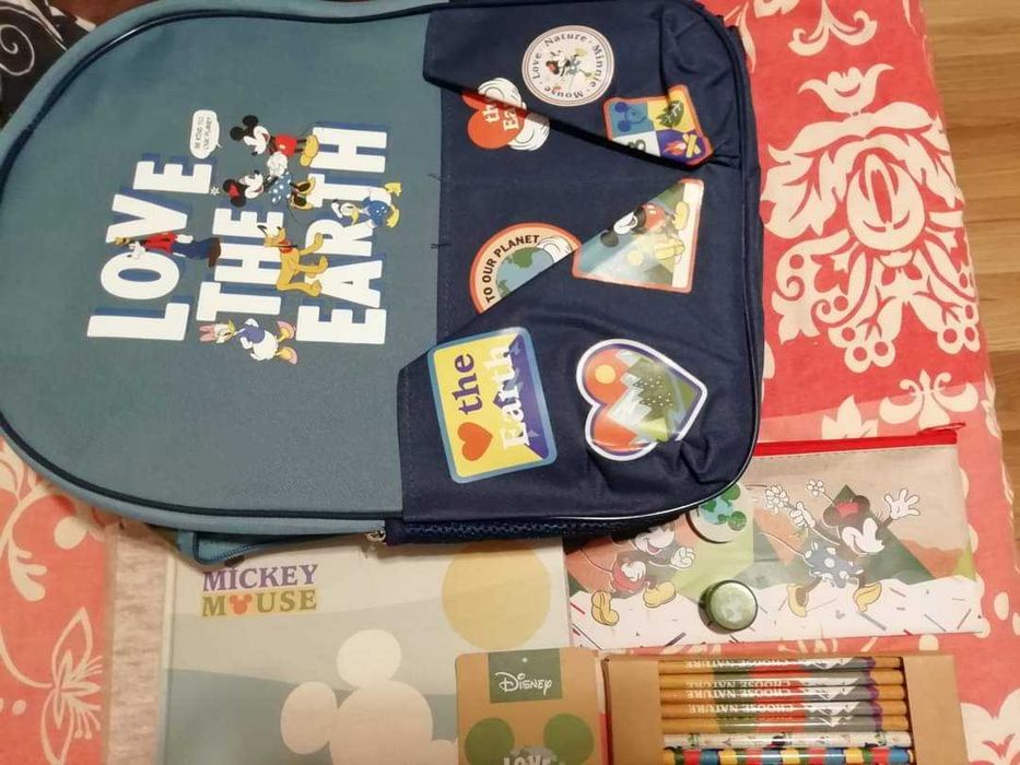 Ghiozdan Michey si Minnie Mouse Love The Earth