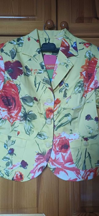 Разкошно Сако на DAPHNE с красив цветен принт! НОВО с Етикет!