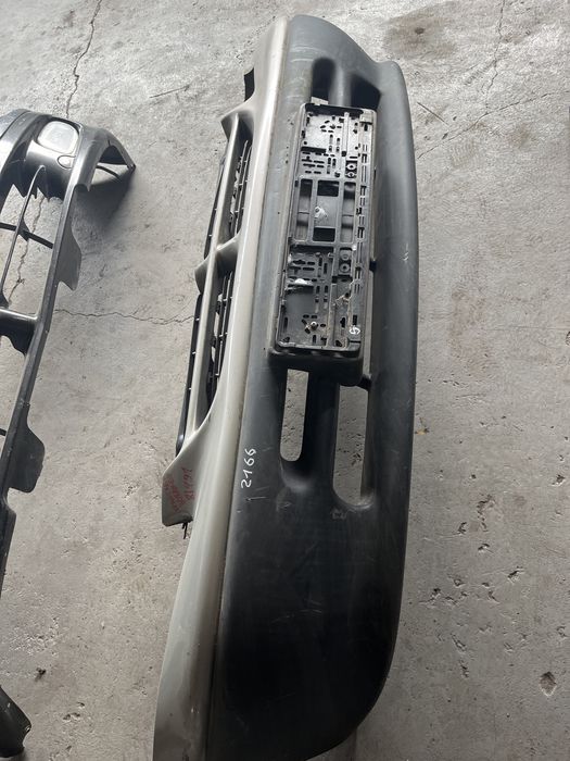 Бампер передний Крайслер Вояджер.