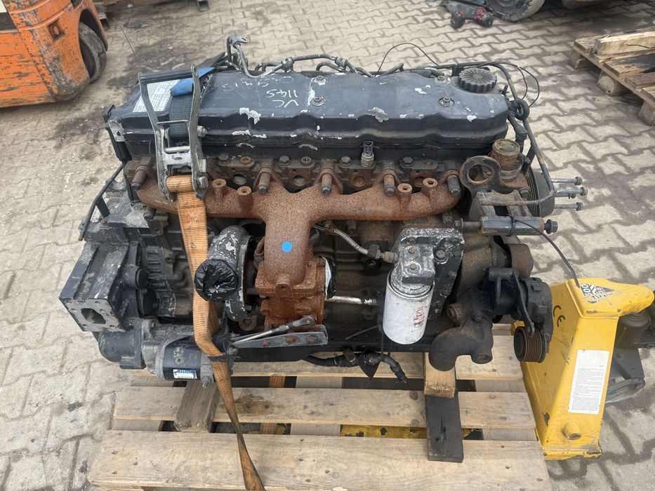 De vanzare motor Cummins cu 6 cilindrii .