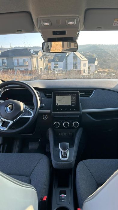 Inchiriez masina Renault Zoe 2021 impecabila ,52 kw , prima inchiriere