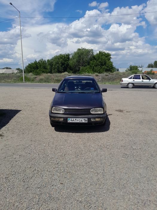 автомобиль Volkswagen golf 3