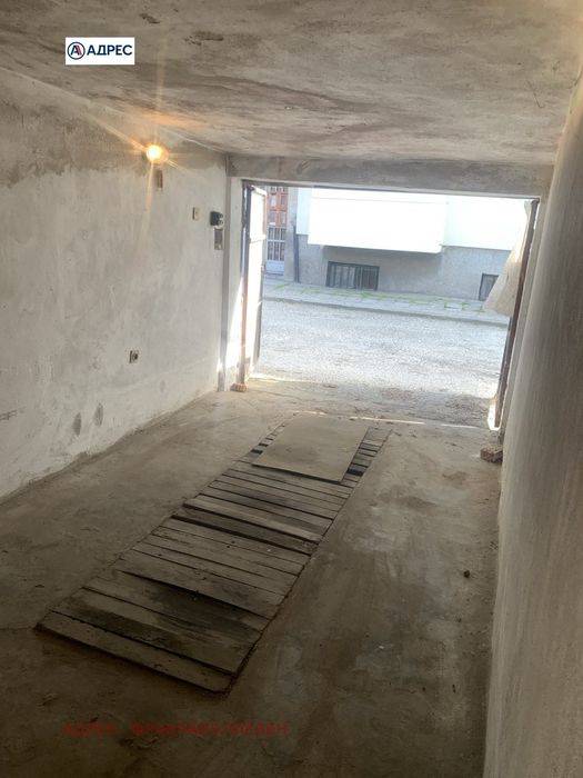 Продава се Гараж / Паркомясто в Плевен, Идеален център - 15 кв.м за 748 €/кв.м - Снимка #2