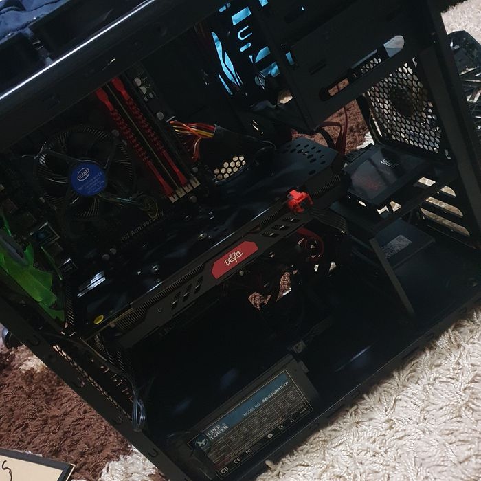 Rx 570 4GB RED DEVIL varianta în 3 fan-uri