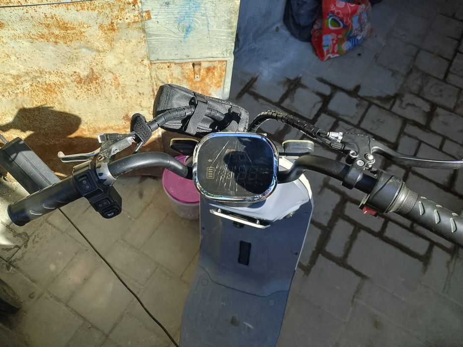Scuter electric 500W / 48V 20Ah – 40 km/h – autonomie până la 70 km