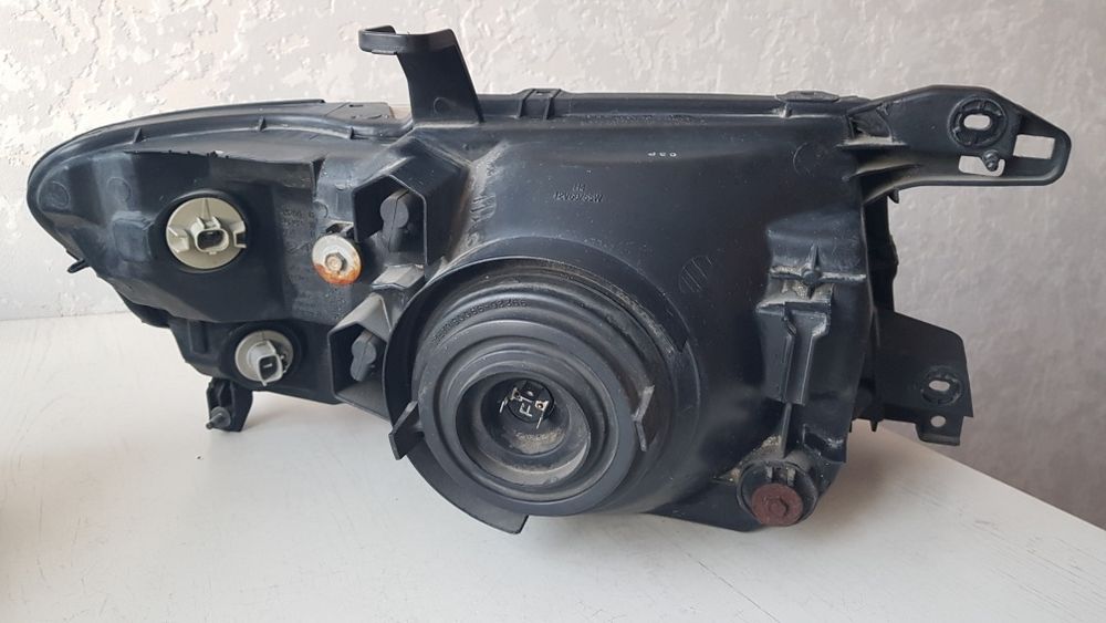 Фары Mitsubishi pajero  Montero