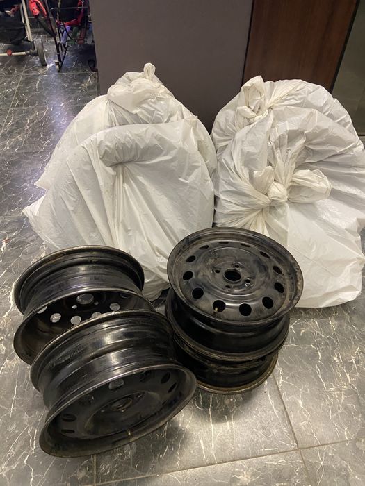 Продам комплект диски с колпоками (оригинал)