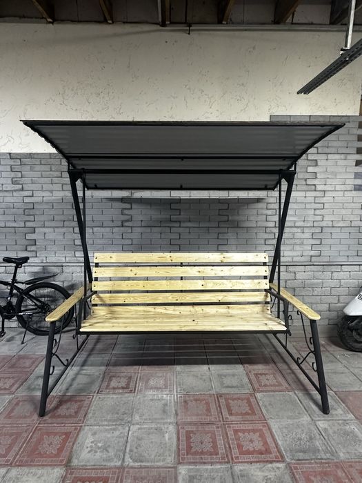 Садовая качеля для дачи