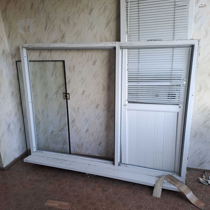 Продавам 2 броя PVC дограма