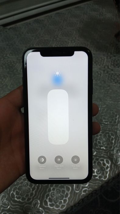 Iphone XR sotuvda