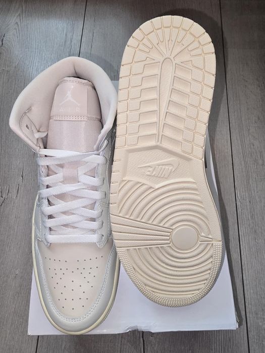 Dune London , VEJA,JORDAN AIR MIT 1,NIKE Free Metco N нови