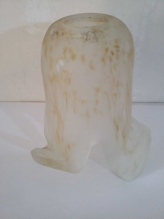 Плафон в форме тюльпана