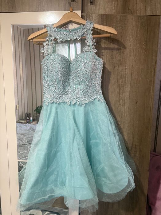 Рокля. Нова рокля. Продава се.