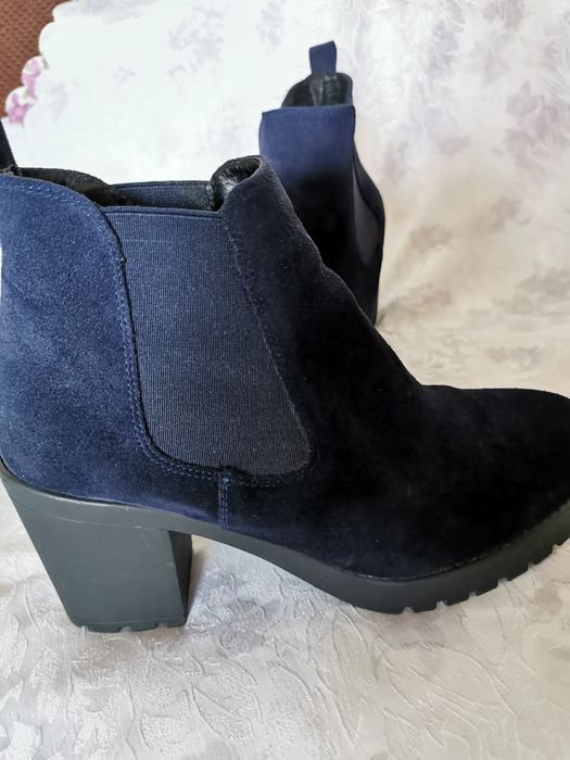 Дамски боти от велур