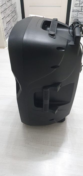 Колонка с ручкой и колесами