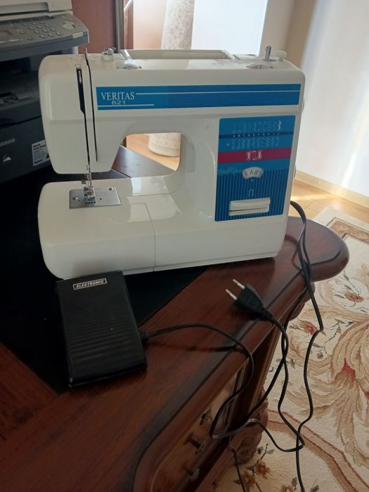 Срочно продам швейную машину