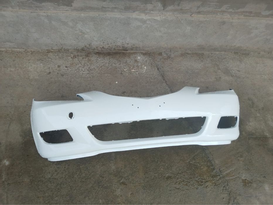 Бампер передний на Mazda 306
