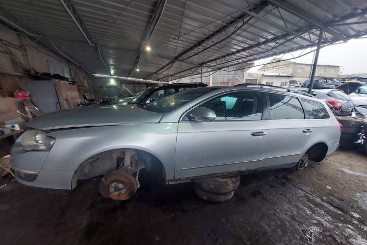 Fuzeta fata dreapta Volkswagen VW Passat 2005