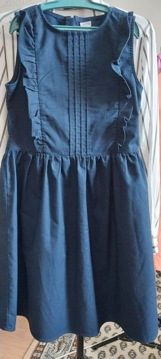 Продам школьный сарафан 140-146см