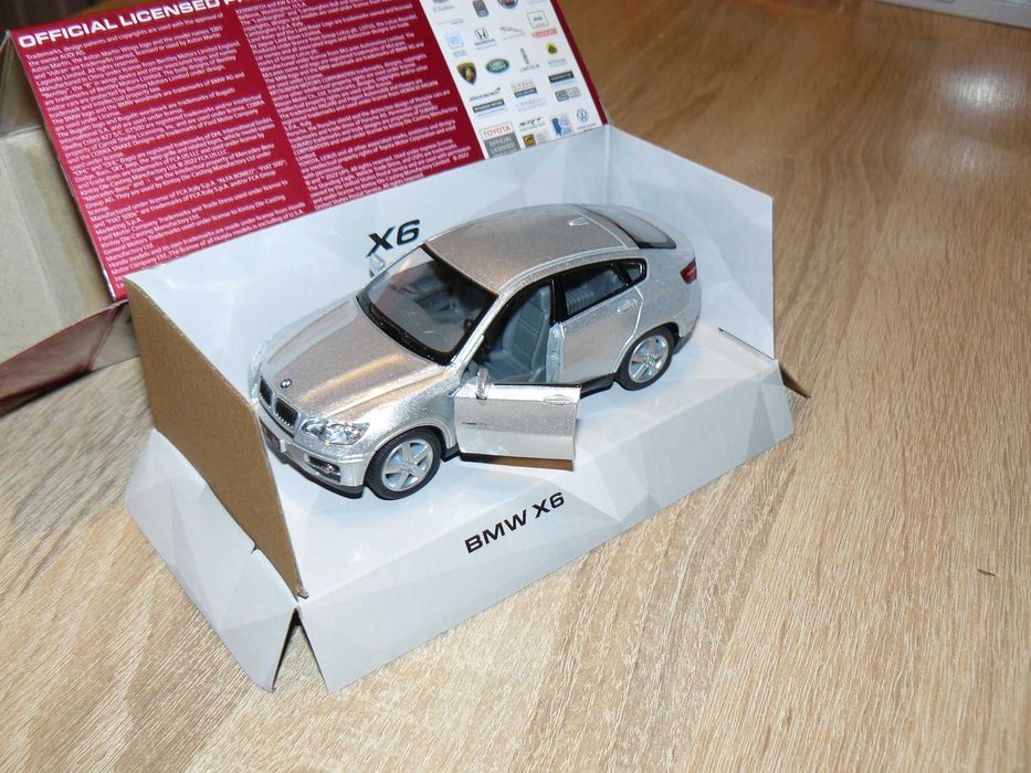 Macheta Auto De Colectie BMW X6 Scara 1:38,Noua, Produs De KINSMART
